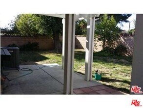 10123 Hanna Ave in Chatsworth, CA - Building Photo - Building Photo