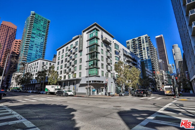 property at 645 W 9th St