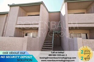 623 W Guadalupe Rd in Mesa, AZ - Building Photo