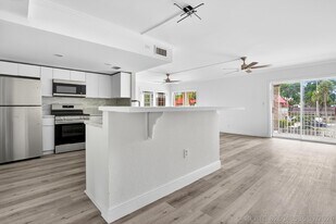 495 SE 8th St in Deerfield Beach, FL - Building Photo