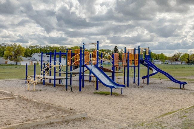 Grenada Arms in Regina, SK - Building Photo - Building Photo