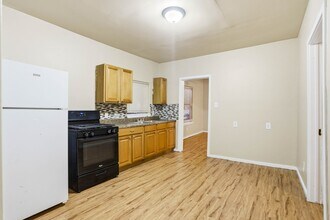 322 Utah St in San Antonio, TX - Building Photo - Building Photo