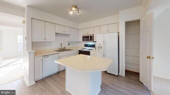 26071 Ridge Manor Dr in Damascus, MD - Building Photo