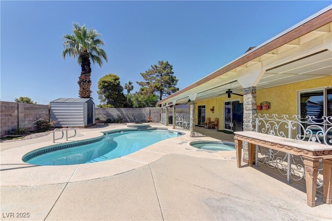 4553 Balfour Dr