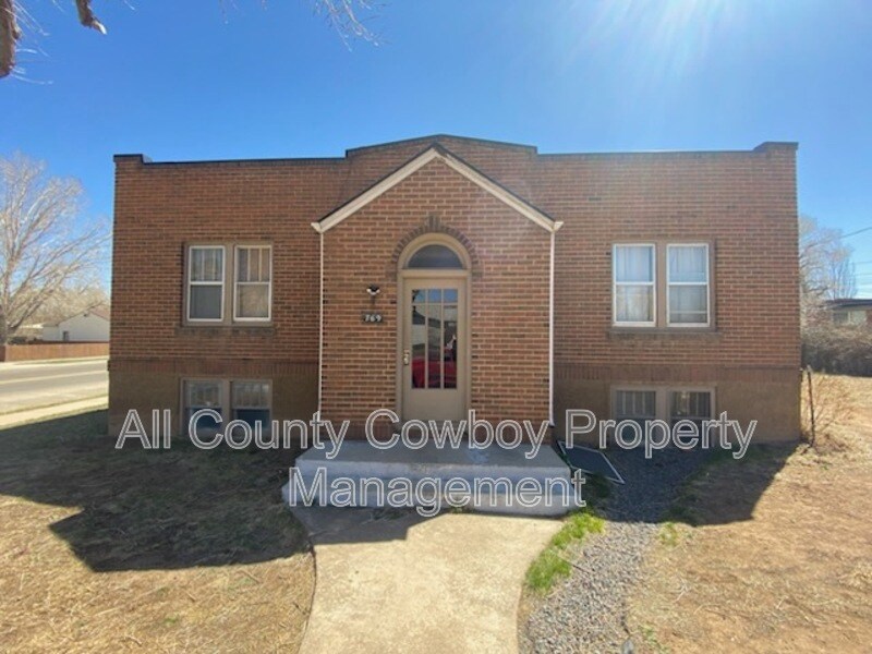 769 N 8th St in Laramie, WY - Building Photo