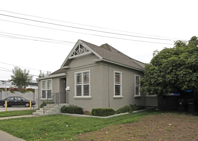 119 W Lake Ave in Watsonville, CA - Building Photo - Building Photo