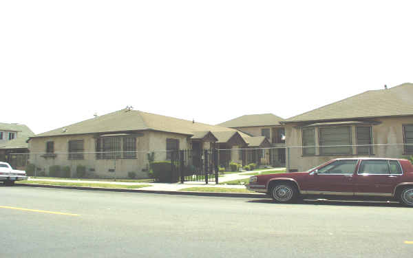 LA Victoria Apartments in Los Angeles, CA - Building Photo