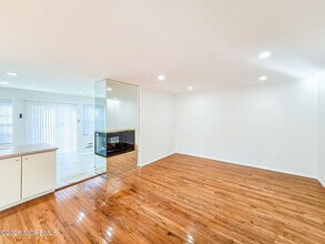 167E Concordia Cir in Monroe Township, NJ - Foto de edificio - Building Photo