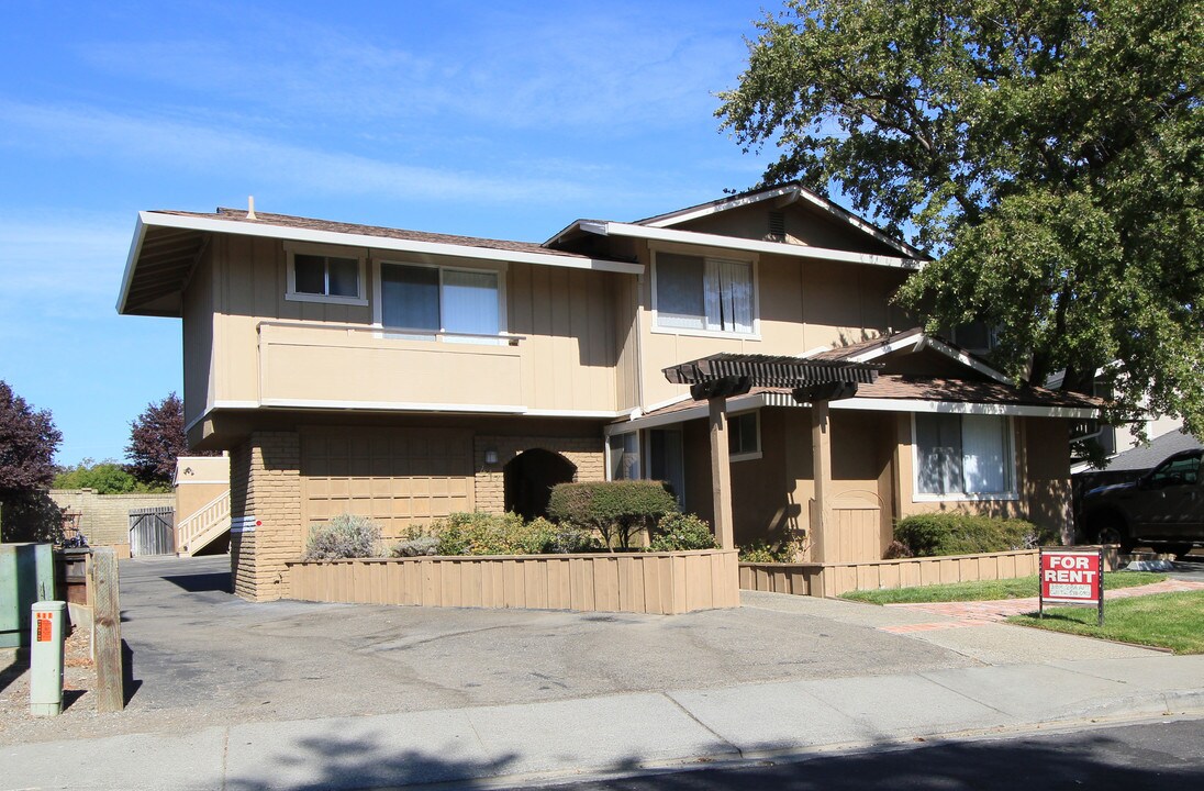 Alamo Creek Luxury Apartment Homes in Vacaville, CA - Foto de edificio