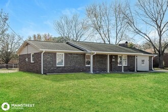 108 Alpha Ln in Huntsville, AL - Foto de edificio - Building Photo