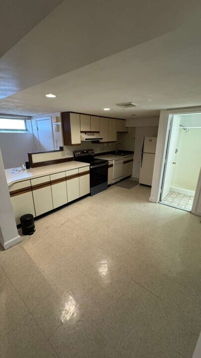 120 Sigourney St, Unit 1 in Revere, MA - Building Photo