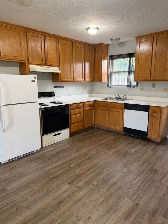 1107 Presley Dr in Cassville, MO - Building Photo - Building Photo