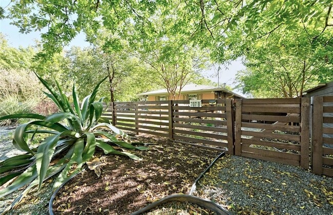 707 Josephine St, Unit B in Austin, TX - Building Photo - Building Photo
