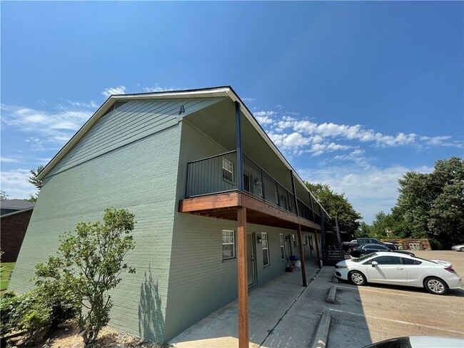 884 W Holly St in Fayetteville, AR - Building Photo - Building Photo