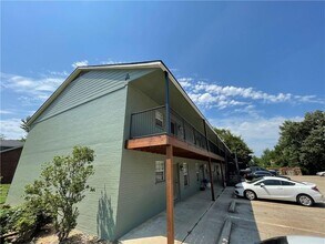 884 W Holly St in Fayetteville, AR - Building Photo - Building Photo