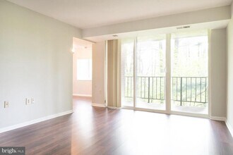 1554 Northgate Square in Reston, VA - Building Photo - Building Photo