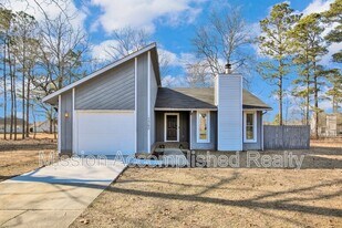 7345 Pebblebrook Dr in Fayetteville, NC - Building Photo