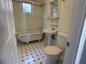 20 Henry Ave in Somerville, MA - Foto de edificio - Building Photo