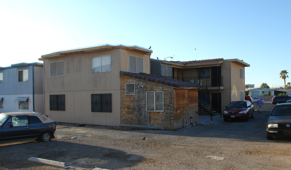 4850 W Twain Ave in Las Vegas, NV - Building Photo