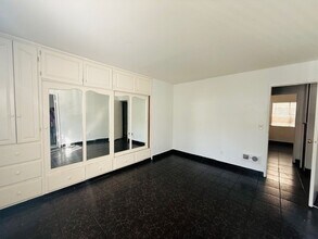 5462 Adobe Falls Rd in San Diego, CA - Building Photo - Building Photo