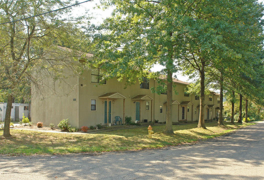 101 Edgelawn St in Parkersburg, WV - Building Photo