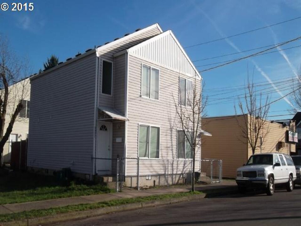 5922 SE 86th Ave in Portland, OR - Building Photo