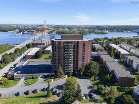 5572 N Ridge Rd in Halifax, NS - Building Photo