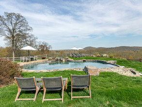 49 Couch Rd in Warren, CT - Building Photo - Building Photo