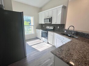 925 Lora St in Daytona Beach, FL - Building Photo - Building Photo