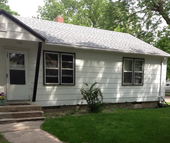property at 107 4th Ave SE