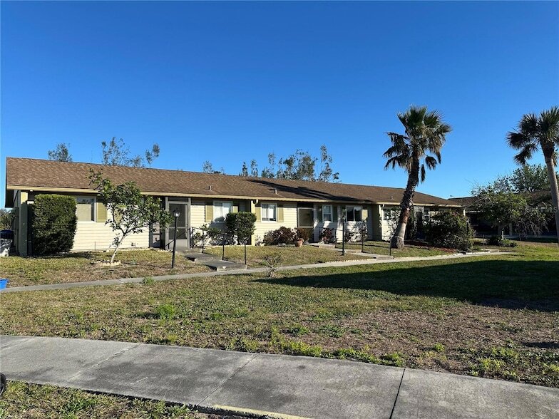 1925 Settlement Rd in Venice, FL - Building Photo