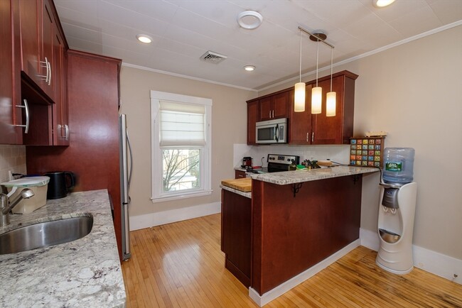 6 Lowell Ave in Newton, MA - Building Photo - Building Photo