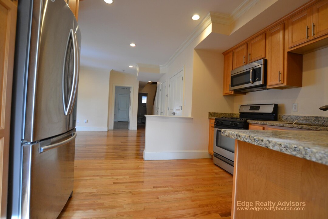 25 Lothrop St, Unit 2 in Boston, MA - Building Photo