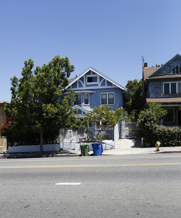 2755 W 8th St in Los Angeles, CA - Building Photo