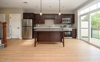 2408 Backstretch Ave in Ballston Spa, NY - Building Photo - Building Photo