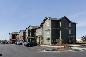 The Lodges at Lebanon in Lebanon, OR - Building Photo - Building Photo