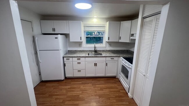 14 Colonial Dr in Rocky Hill, CT - Building Photo - Building Photo