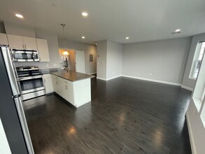 431 River St in Waltham, MA - Building Photo - Building Photo
