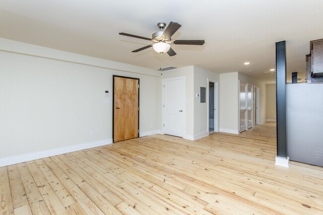 106 N Main St in Hopewell, VA - Building Photo - Building Photo