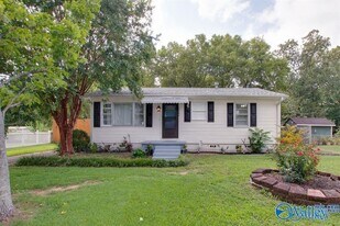 1702 Truman Dr NE in Huntsville, AL - Building Photo