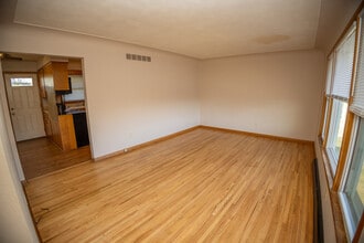 710 Jackson St in Jefferson City, MO - Building Photo - Building Photo