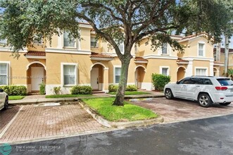 12845 SW 30th St in Miramar, FL - Foto de edificio - Building Photo