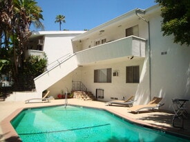 1538 N Hayworth Ave, Unit 8 in Los Angeles, CA - Building Photo