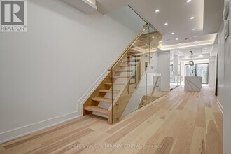 230 Willow Ave in Toronto, ON - Building Photo - Building Photo