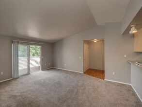 16928 SE Powell Blvd in Portland, OR - Building Photo - Building Photo