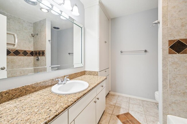6338 Chevy Chase Dr in Houston, TX - Building Photo - Building Photo