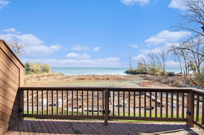 35020 Hidden Cove Ct in Harrison Township, MI - Building Photo - Building Photo