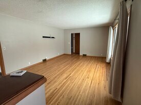 2505 Zinran Ave S in Minneapolis, MN - Building Photo