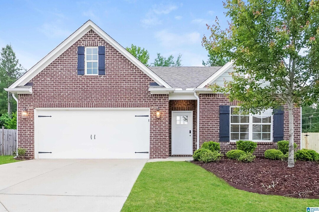 1080 Park View Dr in Chelsea, AL - Building Photo