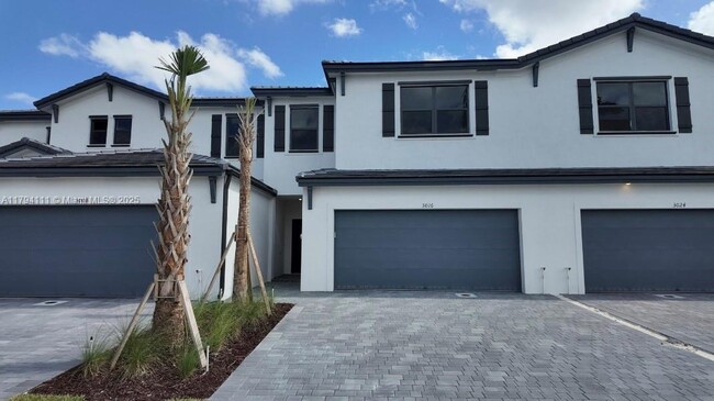 property at 3016 Park Pl